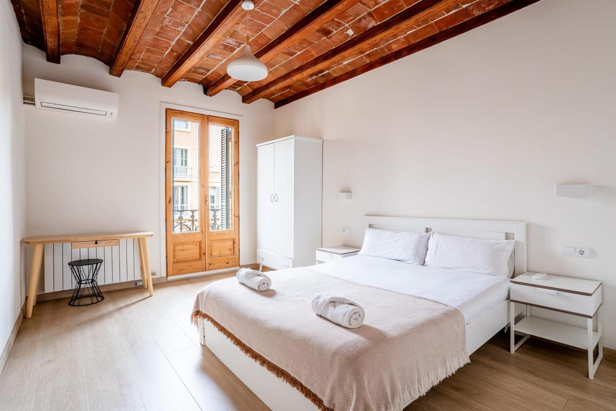 Huge And Modern 4 Bedroom Next To Paseo De Gracia *